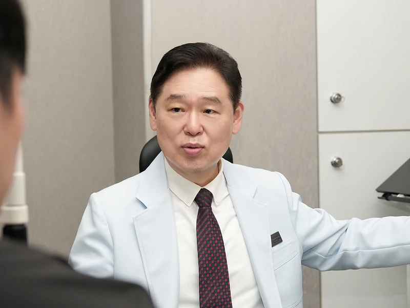 상담 · 결정 · 강남밝은명안과 첫 방문 흐름