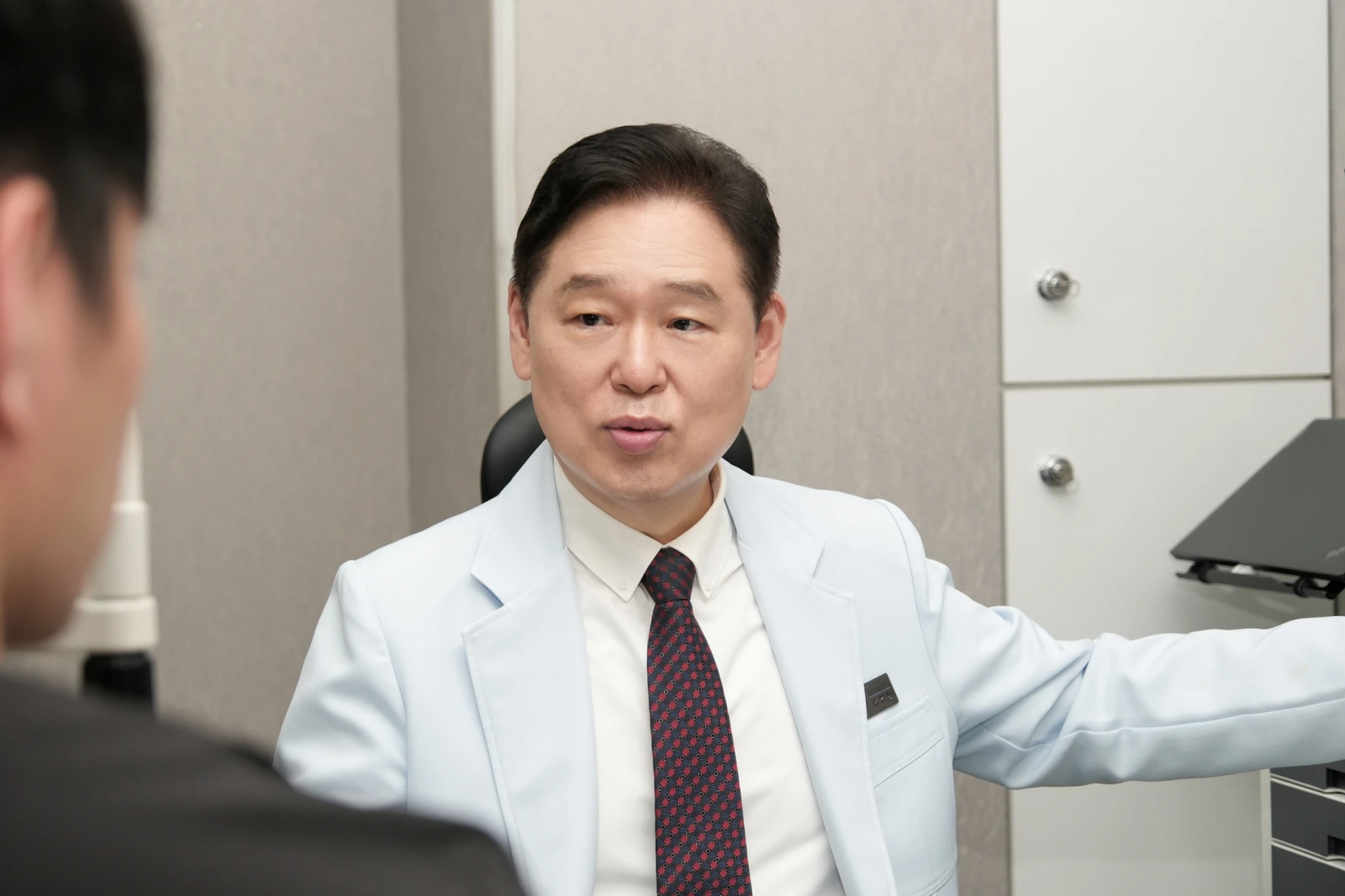 [송명철원장 의학칼럼] 고도근시라섹, 도수가 높아도 수술할 수 있을까요?